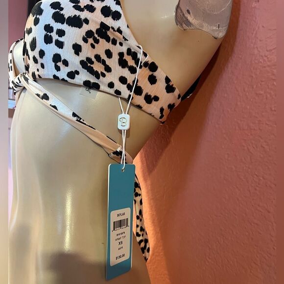 SKYLAR WRAP TOP.. - Picture 5 of 7